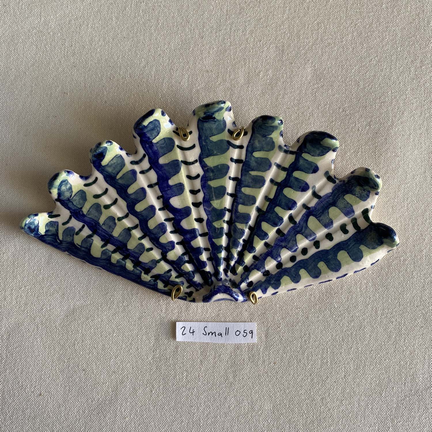 24 small shell 059