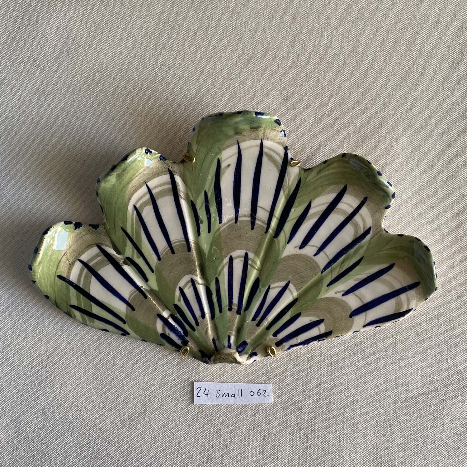 24 small shell 062