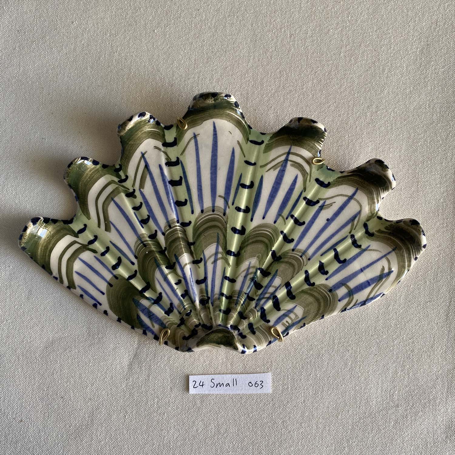 24 small shell 063
