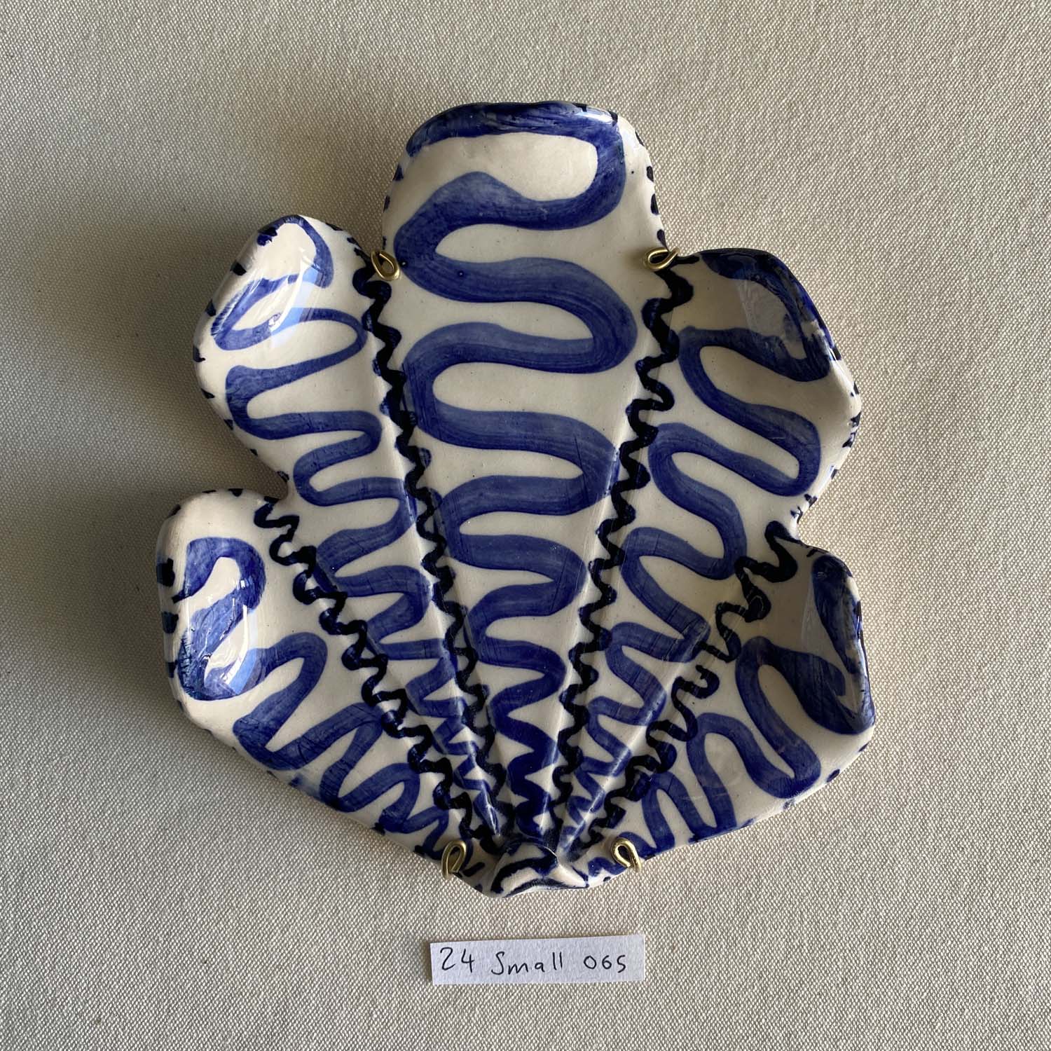 24 small shell 065