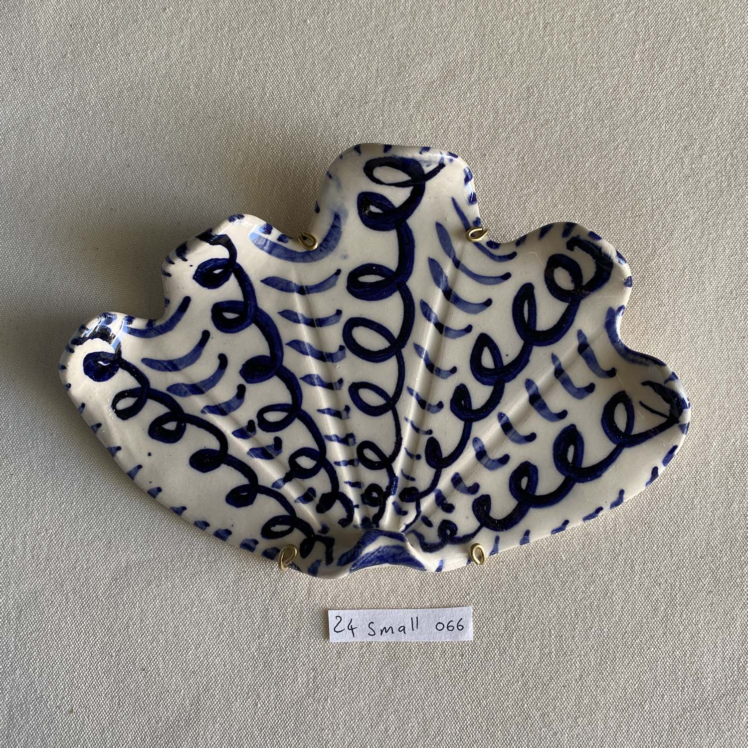 24 small shell 066