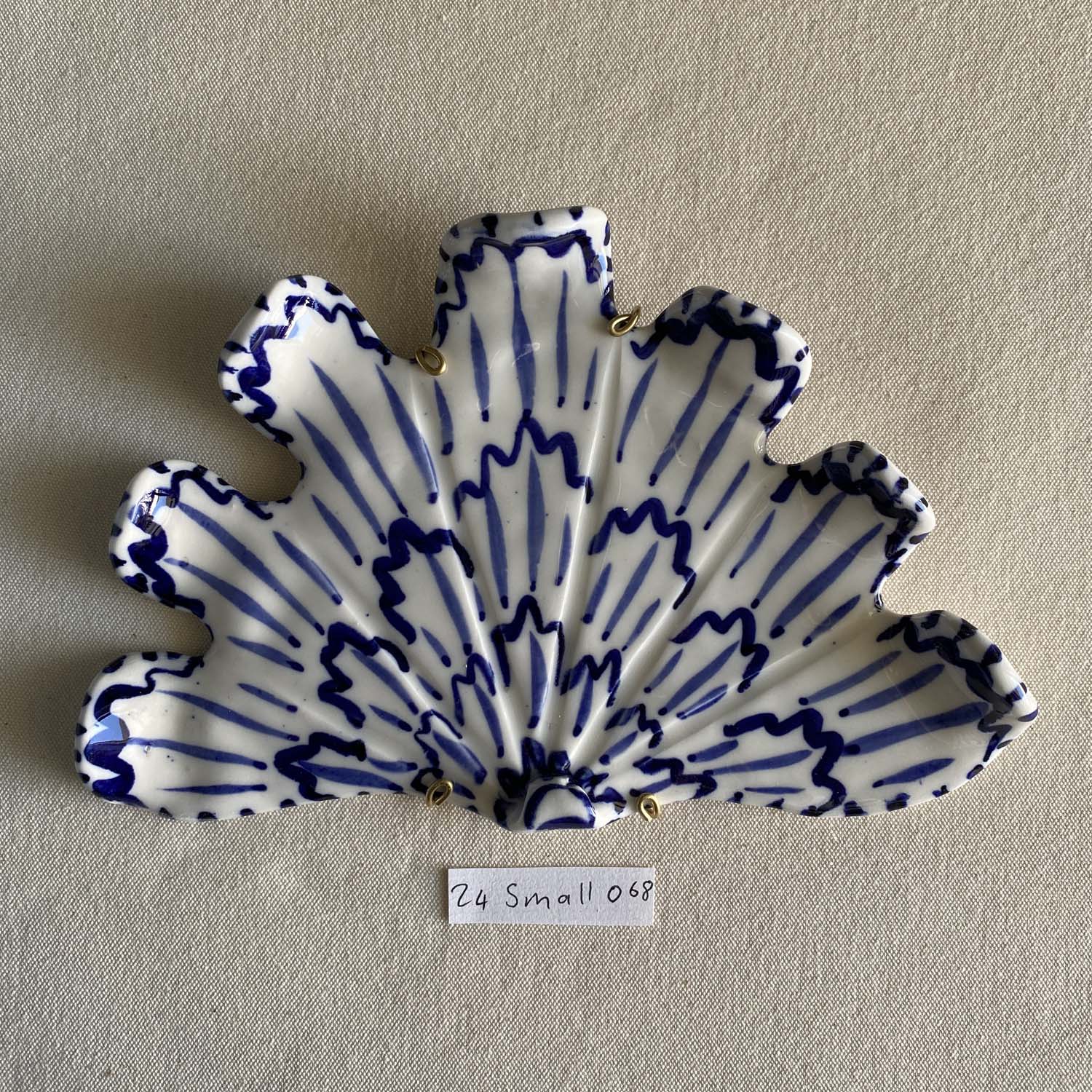 24 small shell 068