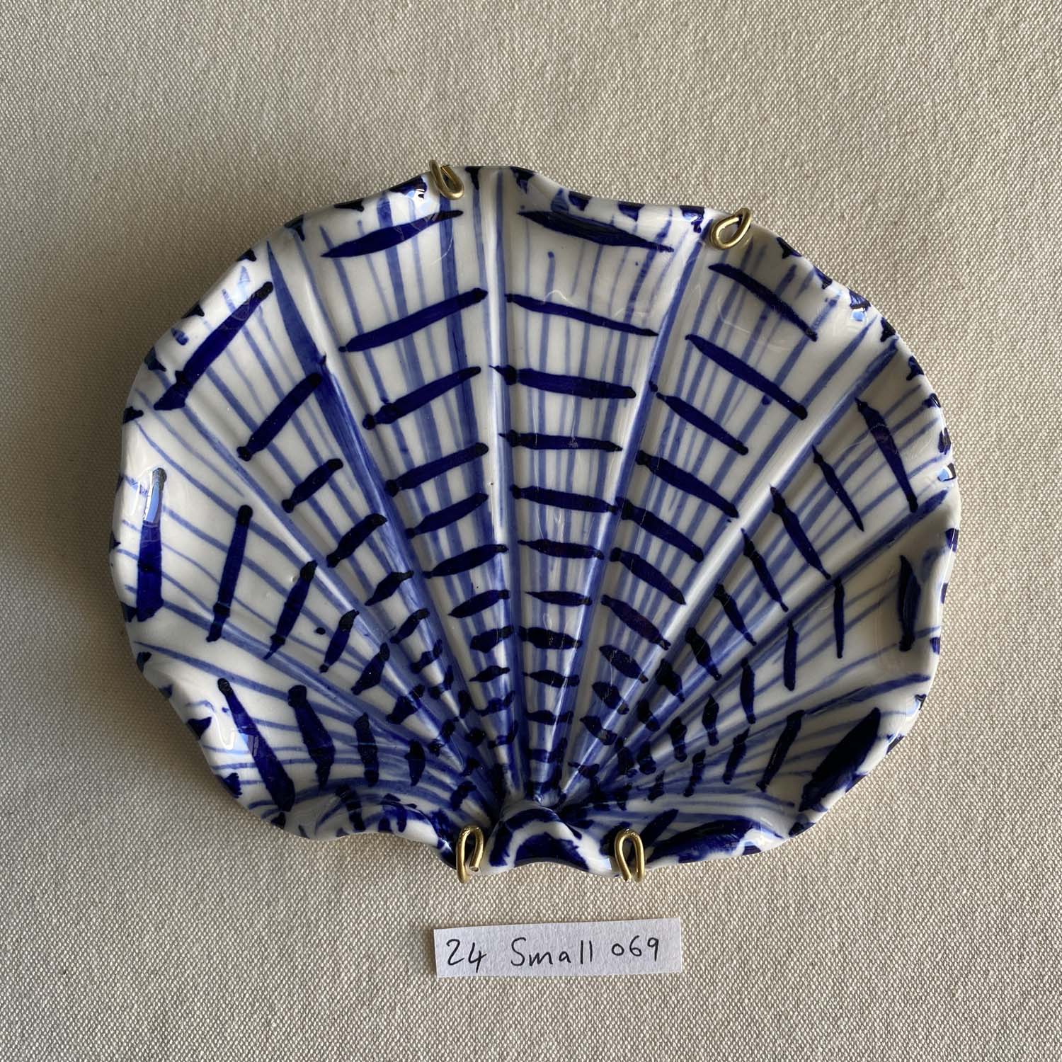 24 small shell 069
