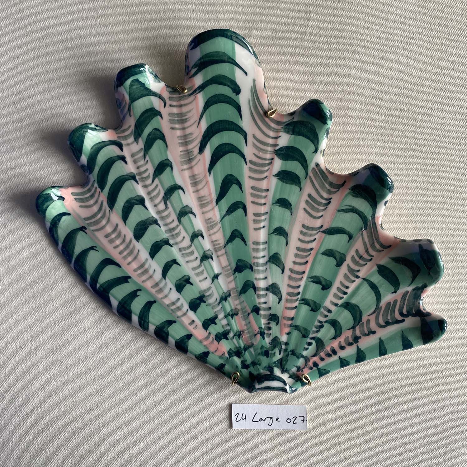 24 large shell 027
