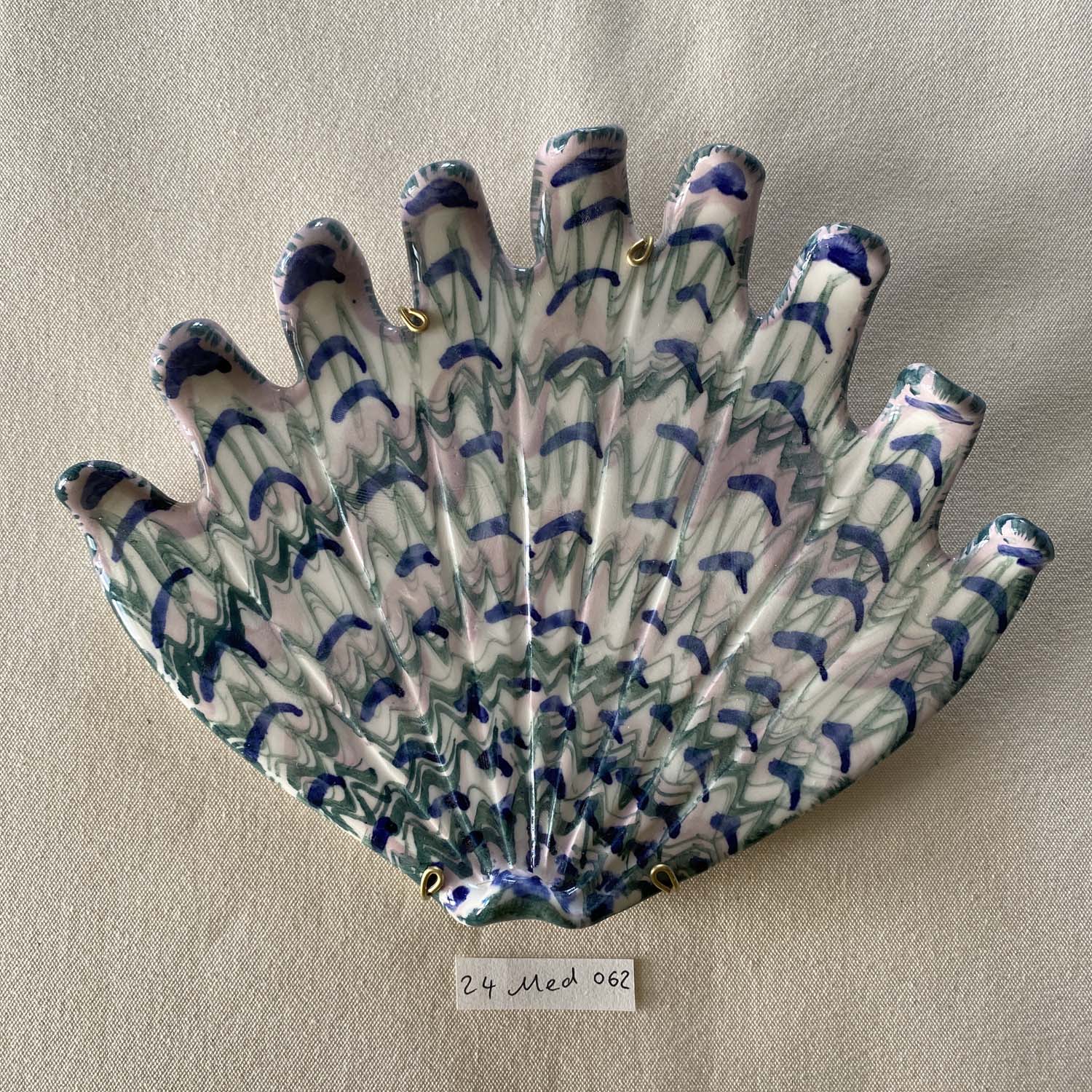24 medium shell 062