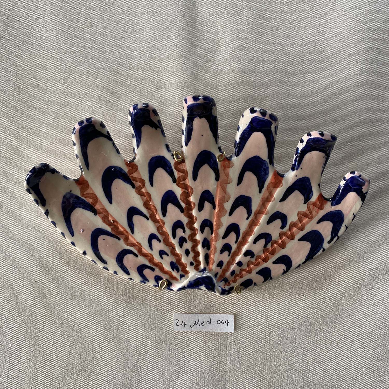 24 medium shell 064