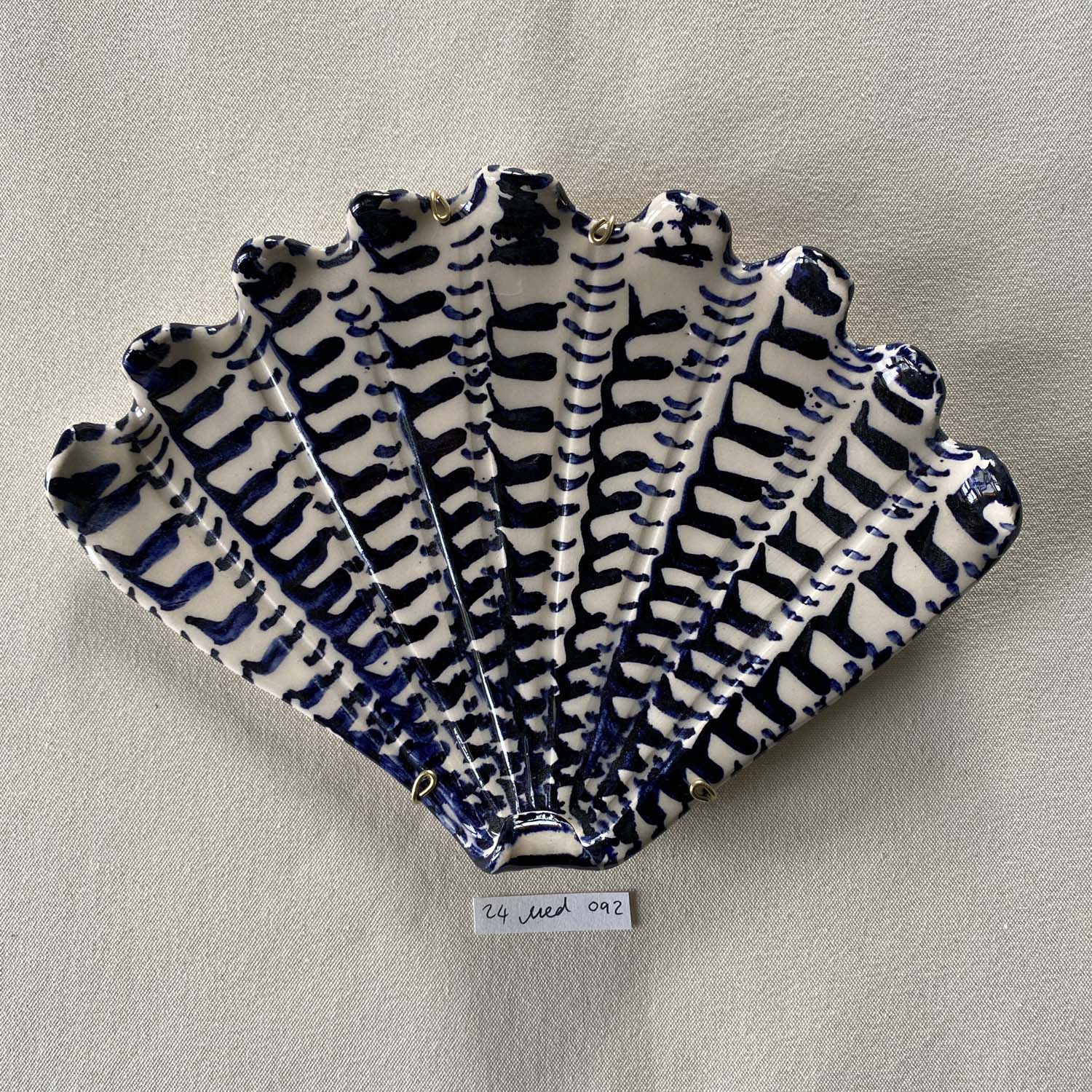 24 medium shell 092