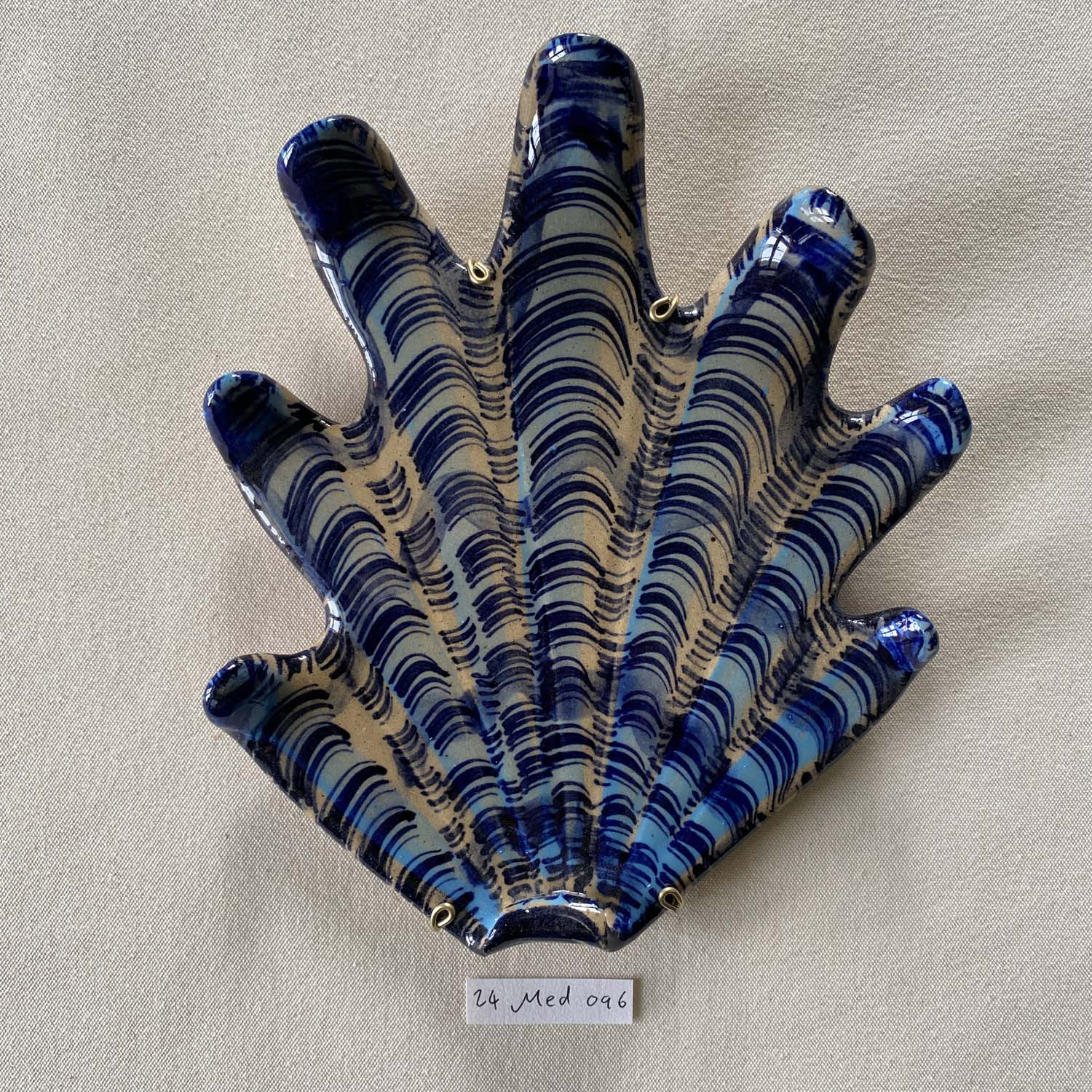 24 medium shell 096