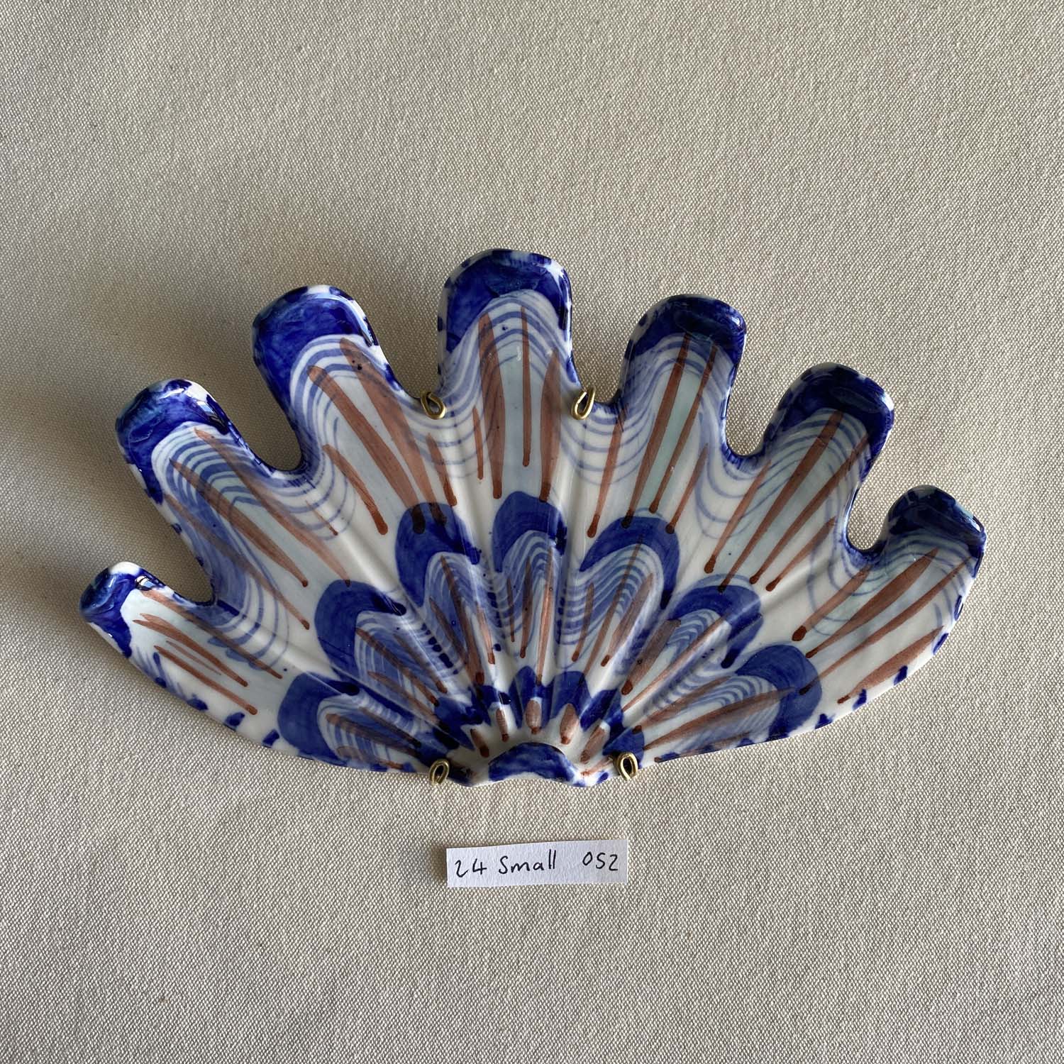 24 small shell 052