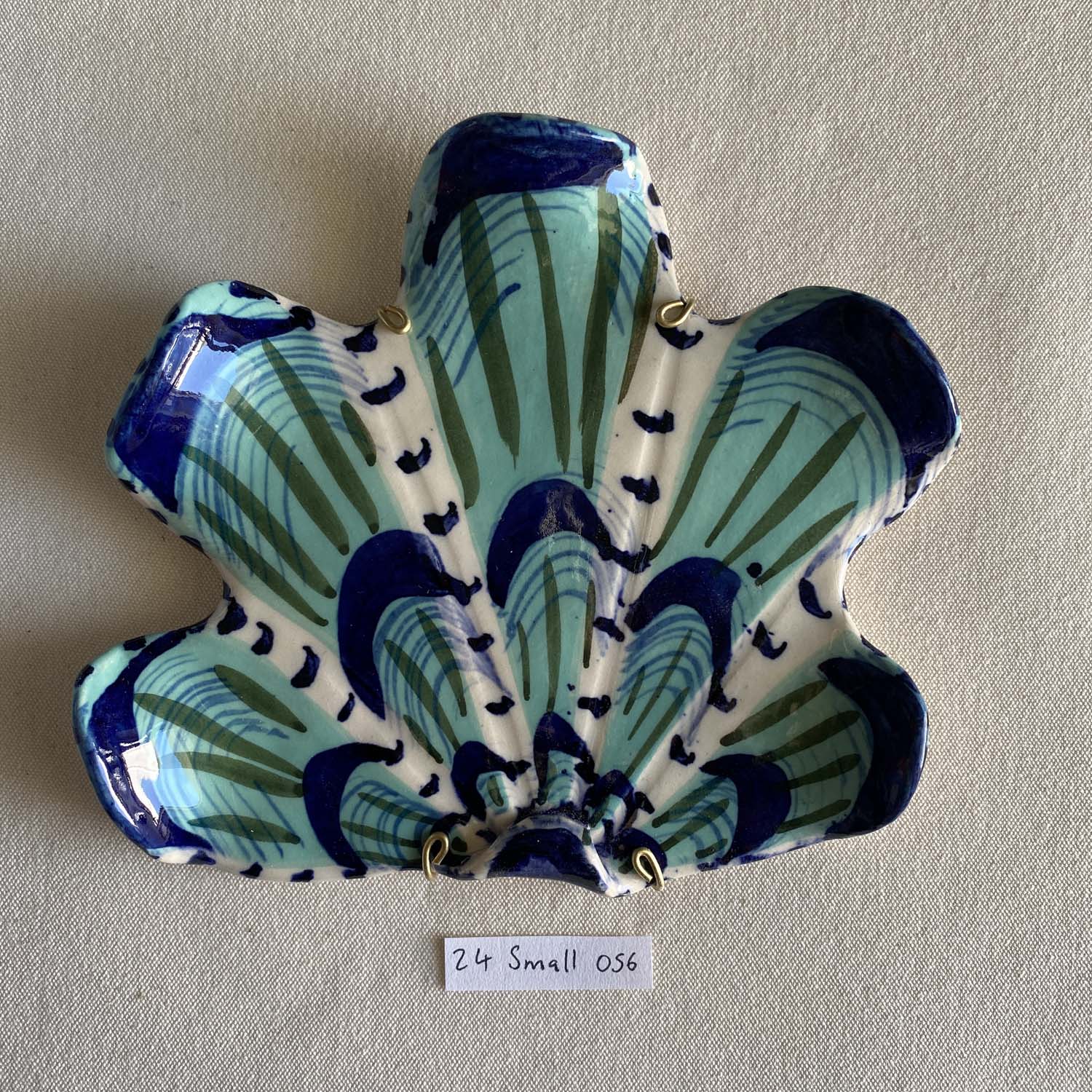 24 small shell 056