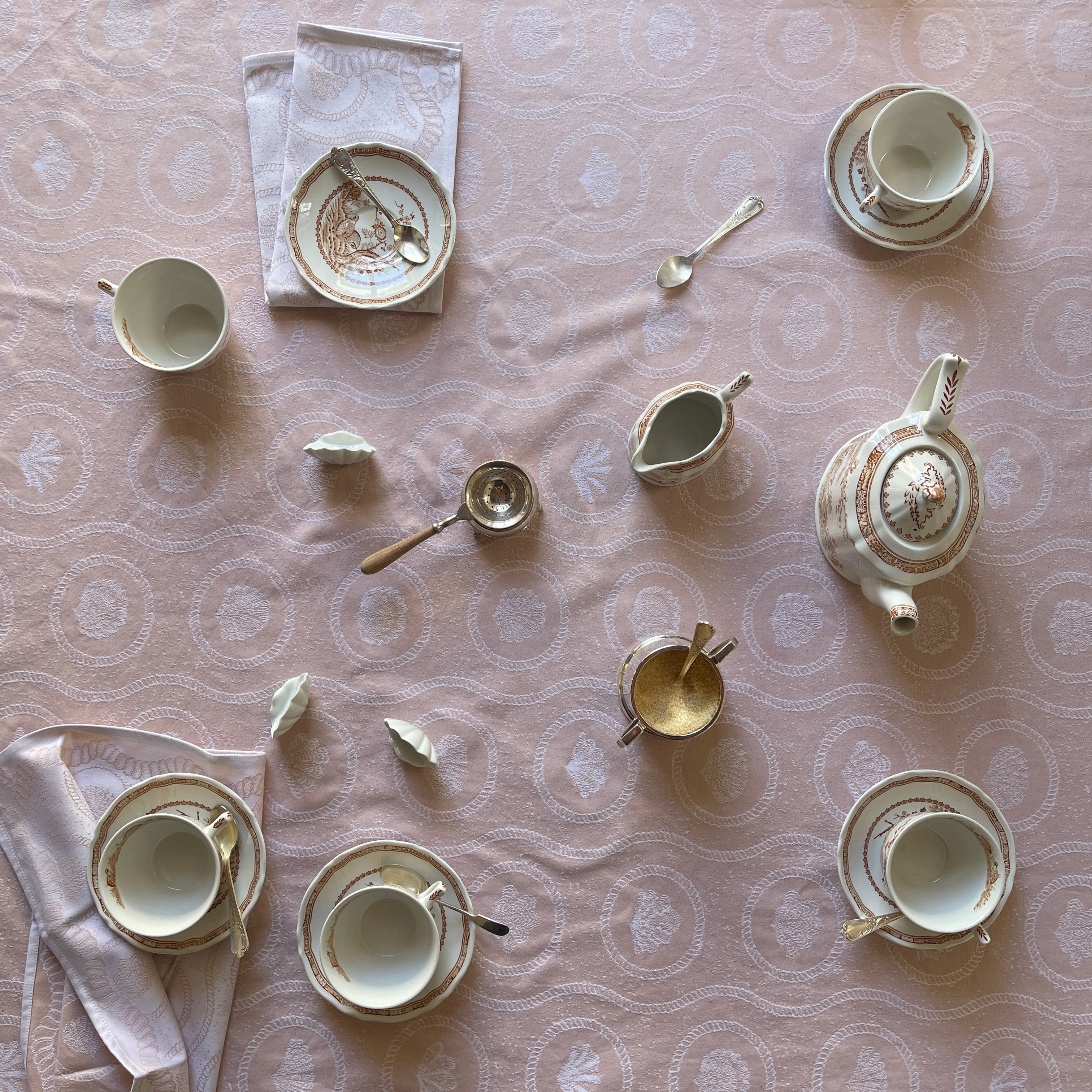 Dusty Pink 8 seater Heirloom Tablecloth