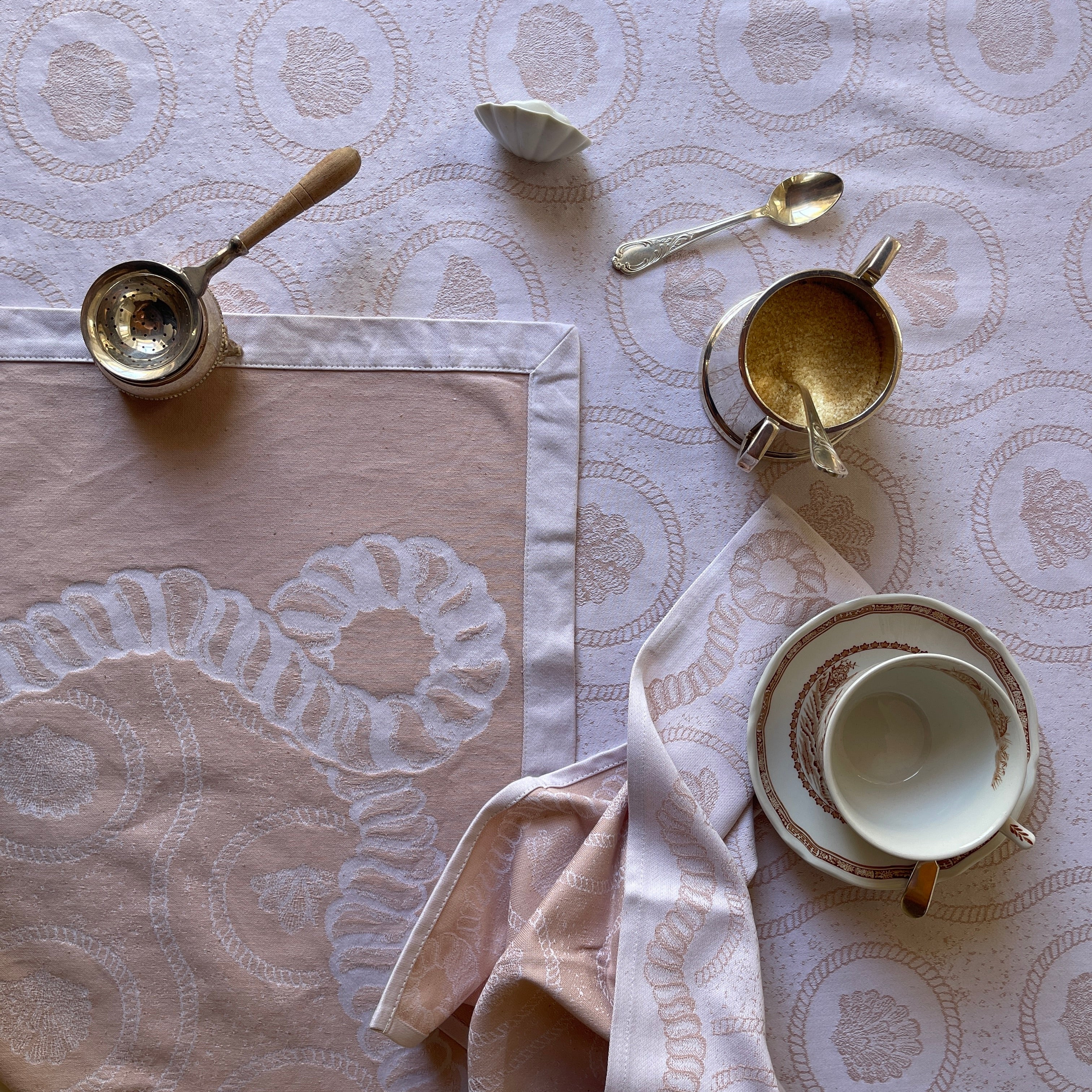 Dusty Pink 8 seater Heirloom Tablecloth