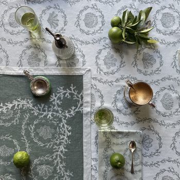 SHELLEBRATE Green Tablecloth