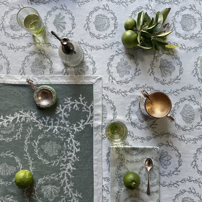 SHELLEBRATE Green Tablecloth